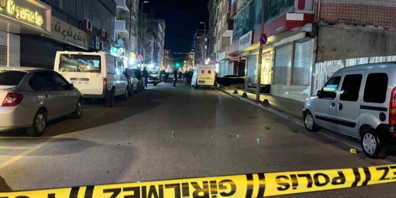 Küçükçekmece’de silahlı saldırı: 1’i ağır 3 yaralı