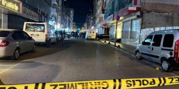 Küçükçekmece’de sokak ortasında silahlı saldırı: 2 ölü, 1 yaralı