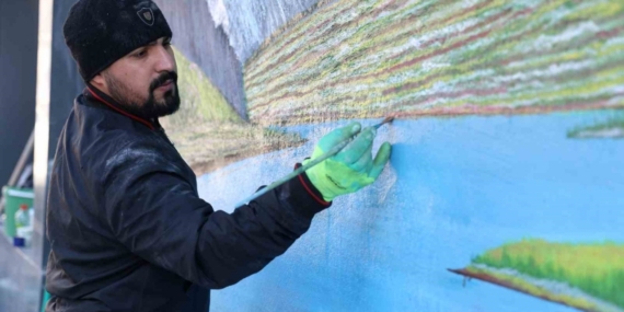 Kule vinçten tuvale: Kırşehir’de operatörün sanat yolculuğu