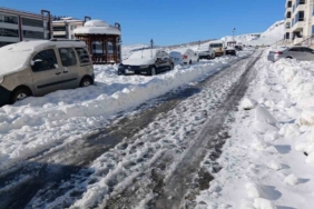 Kulp’ta kar çekildi, dondurucu soğuk etkisini artırdı