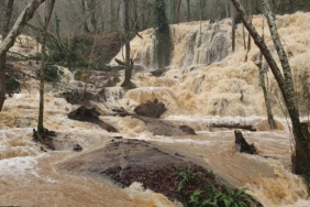 Kuruyan Karapınar Şelalesi yağışlarla yeniden hayat buldu