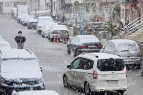 Kütahya beyaza büründü, kar yağışı ulaşımı olumsuz etkiledi