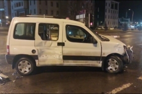 Kütahya’da ambulans ile otomobil çarpıştı: 1 yaralı