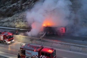 Kütahya’da seyir halindeki tır alevlere teslim oldu