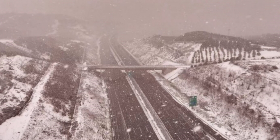 Kuzey Marmara Otoyolu’nda kar yağışı havadan görüntülendi