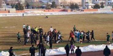 Maç sonu tekme ve yumruklar havada uçuştu