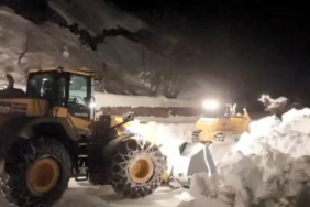 Macahel Geçidi’nde karla mücadele 10 gündür gece gündüz sürüyor