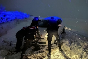 Mahsur kalan vatandaşları jandarma kurtardı