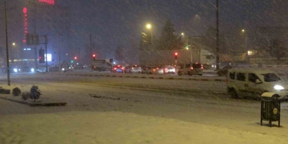 Malatya’da kar yağışı ulaşımda aksamalara yol açtı