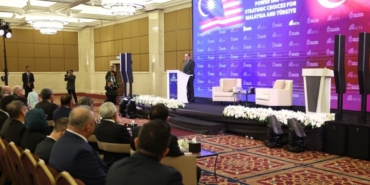 Malezya Başbakanı İbrahim: "Ülkeler arasında görüş ayrılıkları olacaktır ama iletişimin sona ermesi anlamına gelmemelidir"