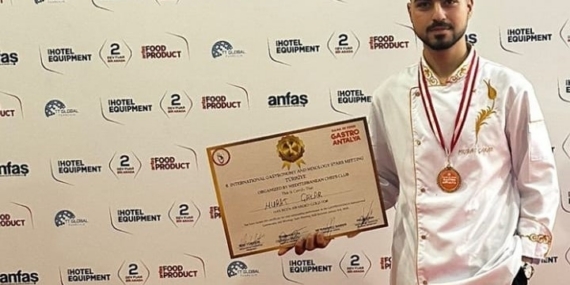 Manisalı Şef Murat Çakar’dan Antalya’da çifte madalya