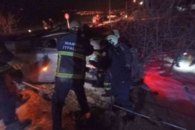 Mardin’de otomobil elektrik direğine çarptı: 1 yaralı