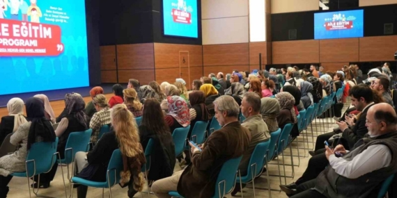 Memur-Sen Genel Başkanı Yalçın: "Kadınların, sendikacı kadınlar olması konusundaki kendilerinin gösterdiği hareketi ve bereketi bizzat hissediyorum"