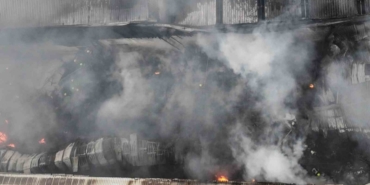 Mersin’deki plastik ham madde deposunda çıkan yangın kontrol altına alındı