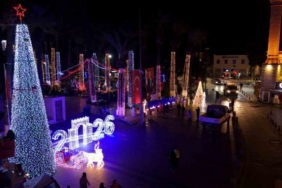 Meydanın ışıltısı fotoğraf karelerine yansıdı