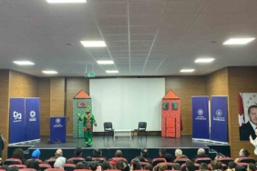 Milli teknoloji hamlesi "Karagöz ve Hacivat" ile tiyatro sahnesinde çocuklarla buluştu