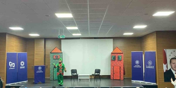 Milli teknoloji hamlesi "Karagöz ve Hacivat" ile tiyatro sahnesinde çocuklarla buluştu