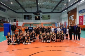 Minik voleybolcular Köyceğiz’de buluştu