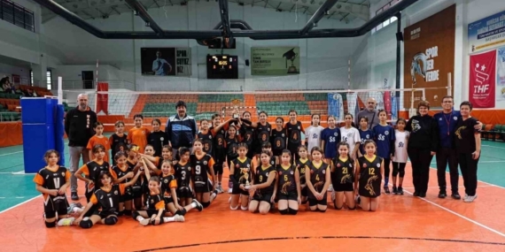 Minik voleybolcular Köyceğiz’de buluştu