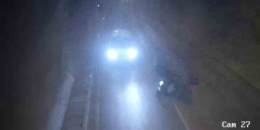 Motosiklet tünelde sollama yaparken devrildi