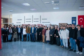 Mühendislik Mimarlık Fakültesinde rektör-öğrenci buluşması