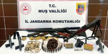 Muş’ta çok sayıda silah ve mühimmat ele geçirildi