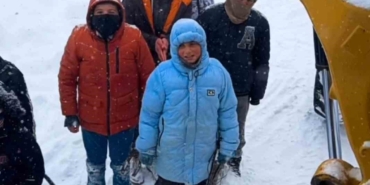 Muş’ta kepçe operatörü çocuklar arasında yürekleri ısıtan diyalog