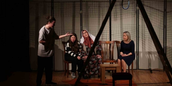 Nazilli HEM tiyatro ekibinin oyunu beğenildi