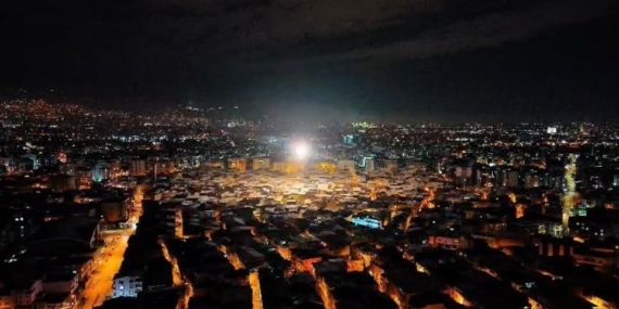 Nilüfer’de gelişi güzel atılan havai fişekler geceyi aydınlattı, binlerce kuşun hayatını kararttı