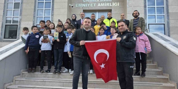 Ordu’da minikler kitaplarını emniyet teşkilatı birlikte okudu
