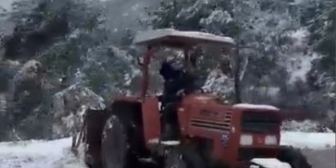 Osmaniye’de kapanan köy yollarını muhtar kendi imkanlarıyla açıyor