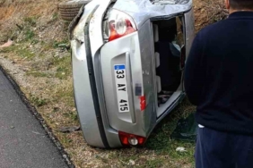 Osmaniye’de kontrolden çıkan otomobil devrildi