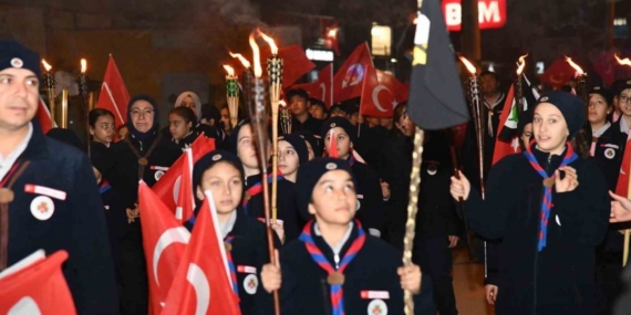 Osmaniye’nin kurtuluşu fener alayıyla kutlandı