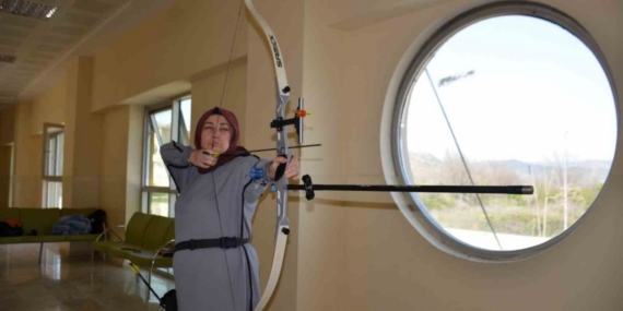 Osmanlı dizilerinden etkilendi, 48 yaşında okçuluğa başladı