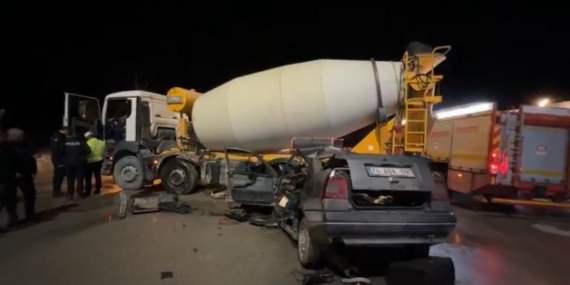 Otomobil beton mikserine çarptı: 1 yaralı