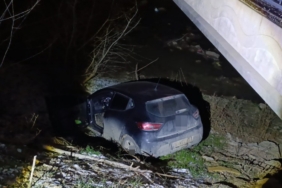 Otomobil dereye uçtu, sürücü yaralandı