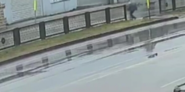 Otomobilin çarpması ile savrulan yaşlı adam hayatını kaybetti