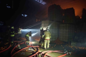 Pantolonunu giymek için geri dönen 19 yaşındaki işçi dumandan etkilenerek öldü