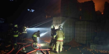 Pantolonunu giymek için geri dönen 19 yaşındaki işçi dumandan etkilenerek öldü