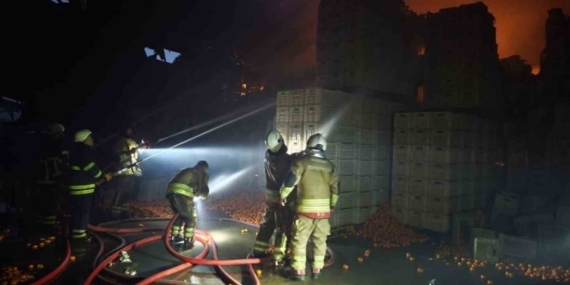 Pantolonunu giymek için geri dönen 19 yaşındaki işçi dumandan etkilenerek öldü
