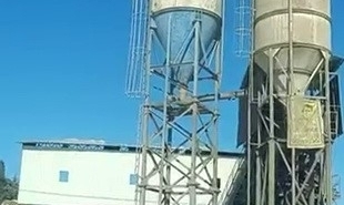 Parasını alamadığını iddia eden işçi siloya çıktı