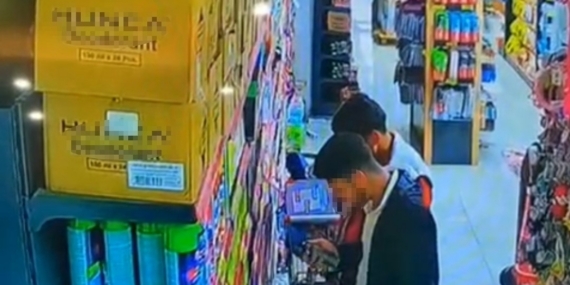 Parfümleri önce kokladılar sonra çaldılar