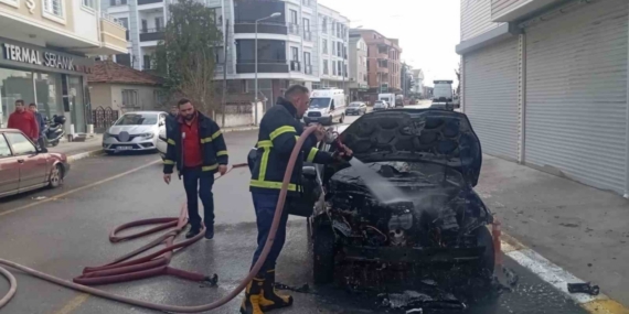 Pınarhisar’da park halindeki otomobil alevlere teslim oldu