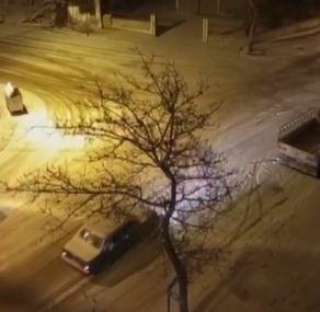 Polatlı’da kar yağışı yolları buz pistine çevirdi