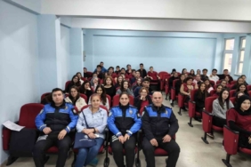 Polisten lise öğrencilerine yönelik eğitim