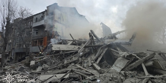 Rusya, Harkov’da 5 katlı binayı vurdu: en az 25 yaralı