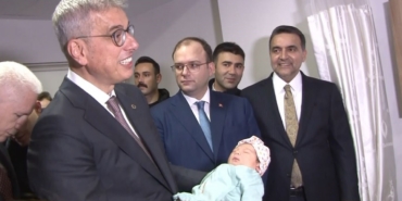 Sağlık Bakanı Memişoğlu, İstanbul’da yeni yılın ilk bebeklerini ziyaret etti