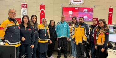 Sağlık çalışanları yoğun kar yağışında sahada görev başında