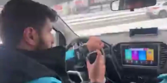 Sağlık ekipleri zorlu kar yolculuğunun ardından hastaya ulaştı