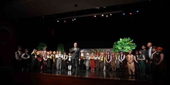 Sahnenin yıldızları göz kamaştırdı